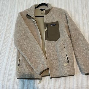 Patagonia Zipup Jacket in Oatmeal Color 
Sz Medium (runs a bit large)